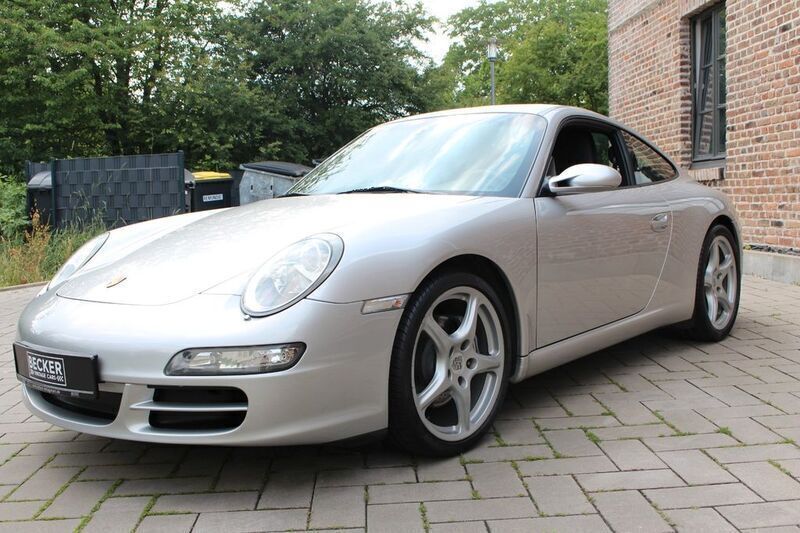 Gebraucht Porsche 911 Carrera 325 PS (239 kW) 2005 Arktissilbermetallic Coupé