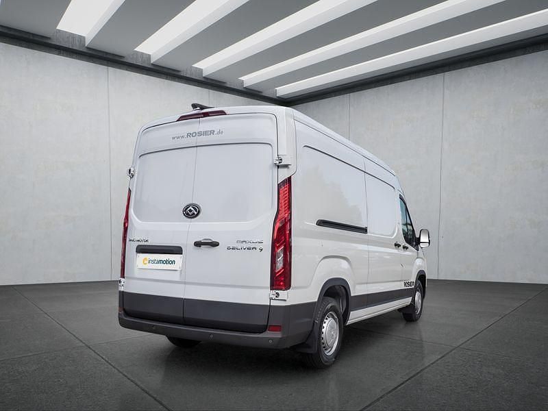 Second-hand Maxus V90 148 CP (108 kW) 2025 Alb Van