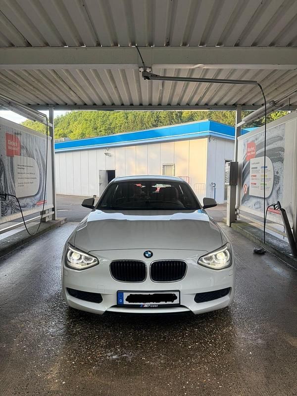 Weiß Gebraucht 2014 BMW 116 Advantage Kleinwagen | 5.500 € (Superpreis) - Bild 1/4