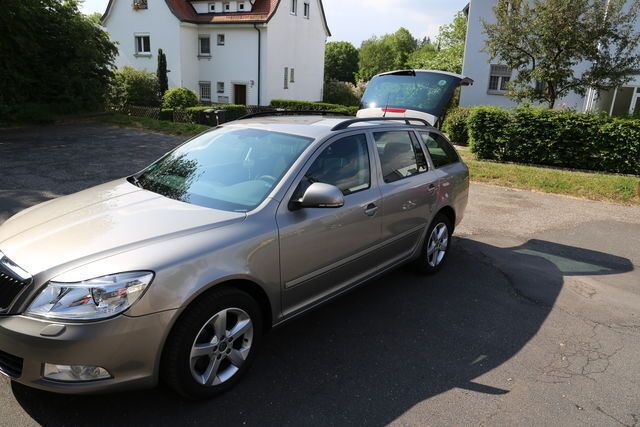 Gebraucht Skoda Octavia 140 PS (102 kW) 2011 Beige metallic Kombi