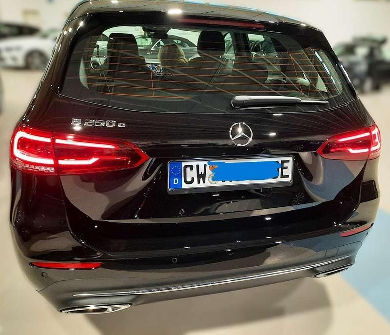 Schwarz Gebraucht 2022 Mercedes B250e Progressive Van / Kleinbus | 23.800 € (Guter Preis) - Bild 1/4