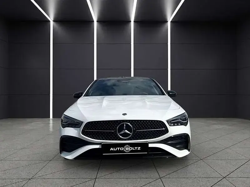 Gebraucht Mercedes CLA200 AMG line 163 PS (119 kW) 2024 Weiß Limousine