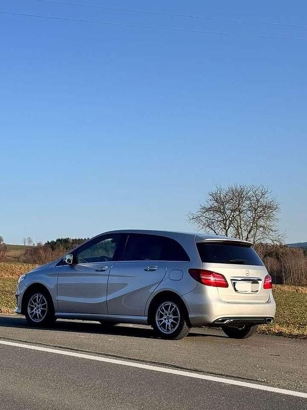 Gebraucht Mercedes B180 122 PS (89 kW) 2018 Silber Van / Kleinbus