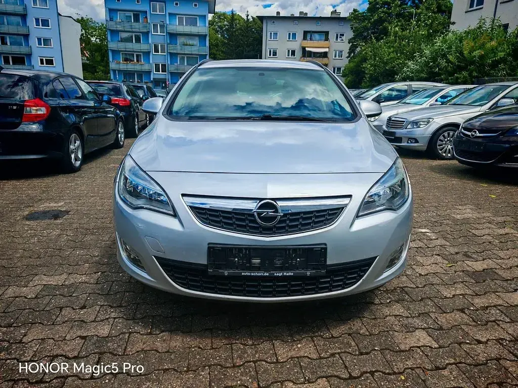 Gebraucht Opel Astra Design Edition 101 PS (74 kW) 2011 Silber Kombi