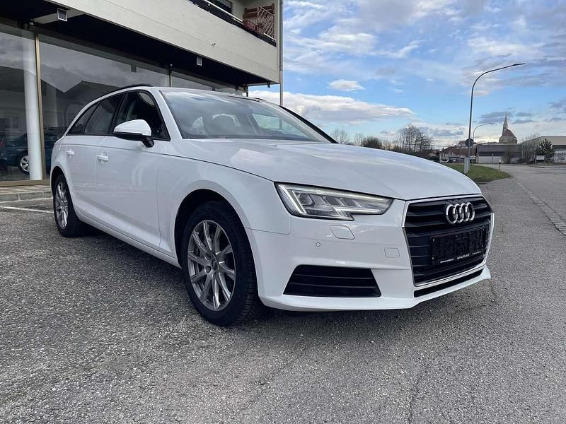 Gebraucht Audi A4 Basis 218 PS (160 kW) 2016 Ibisweiß Kombi