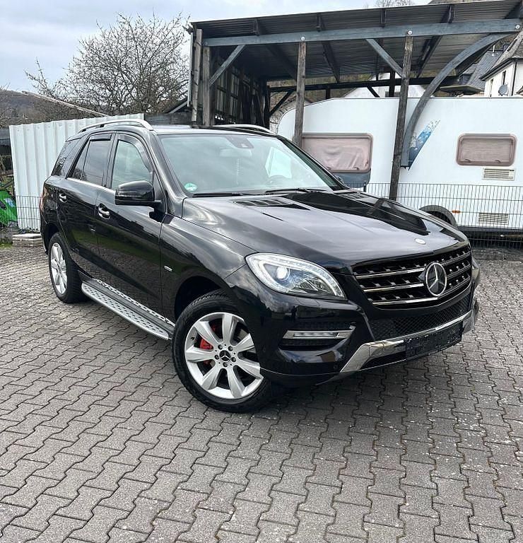Gebraucht Mercedes ML350 258 PS (189 kW) 2012 Schwarz SUV