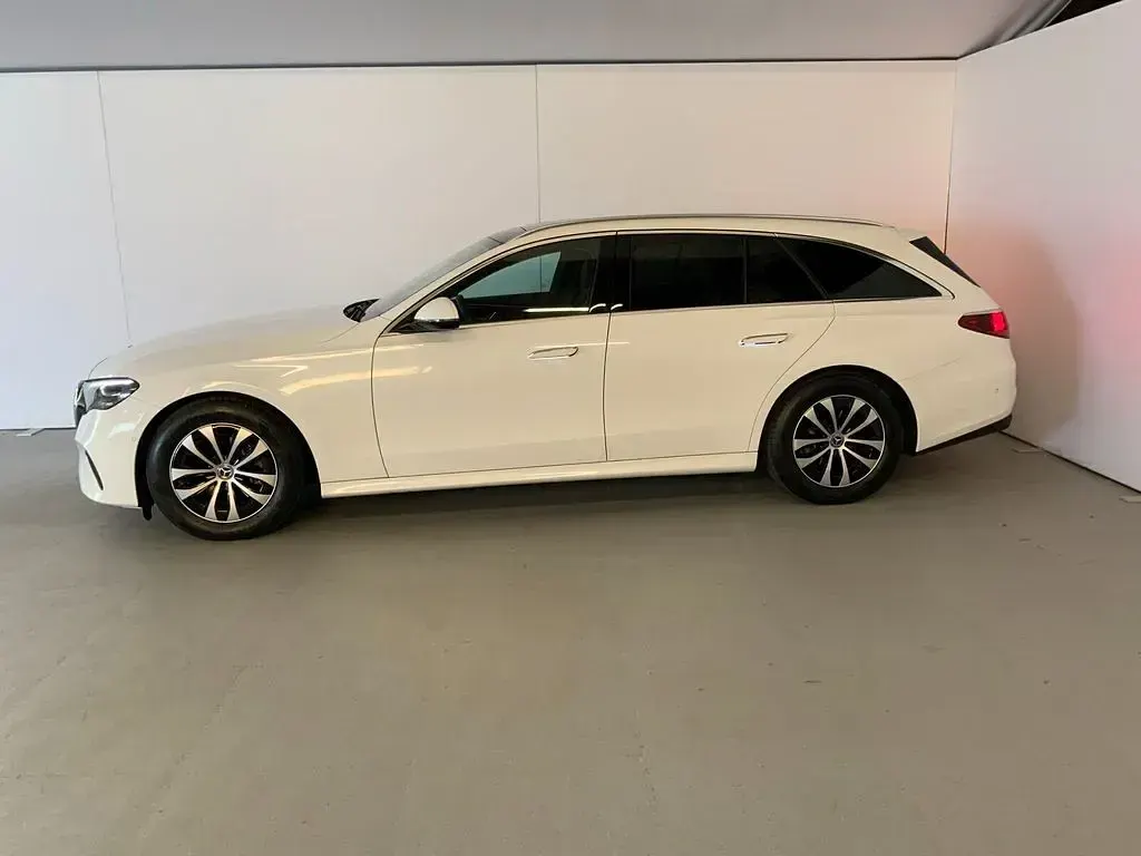 Gebraucht Mercedes E200 Avantgarde 204 PS (150 kW) 2025 Manufaktur lack manufaktur opalithweiß bright Kombi