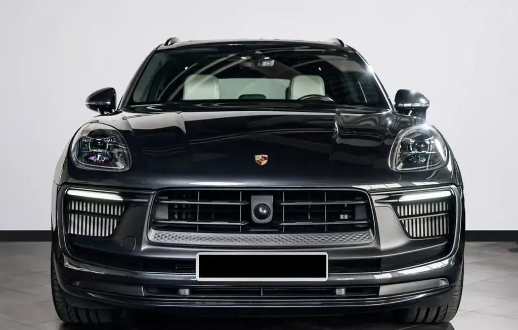 Gebraucht Porsche Macan 441 PS (324 kW) 2024 Vulkangrau SUV