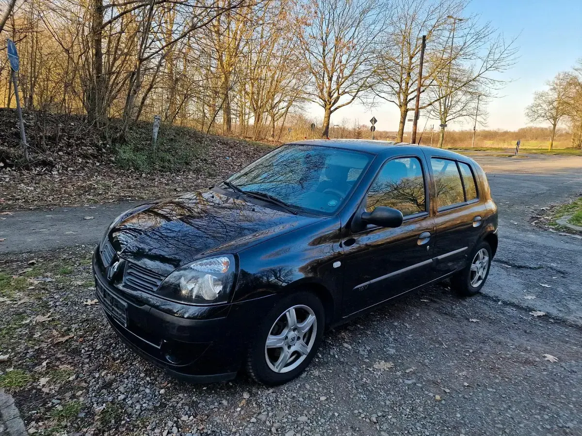 Gebraucht Renault Clio II 75 PS (55 kW) 2006 Schwarz Kleinwagen