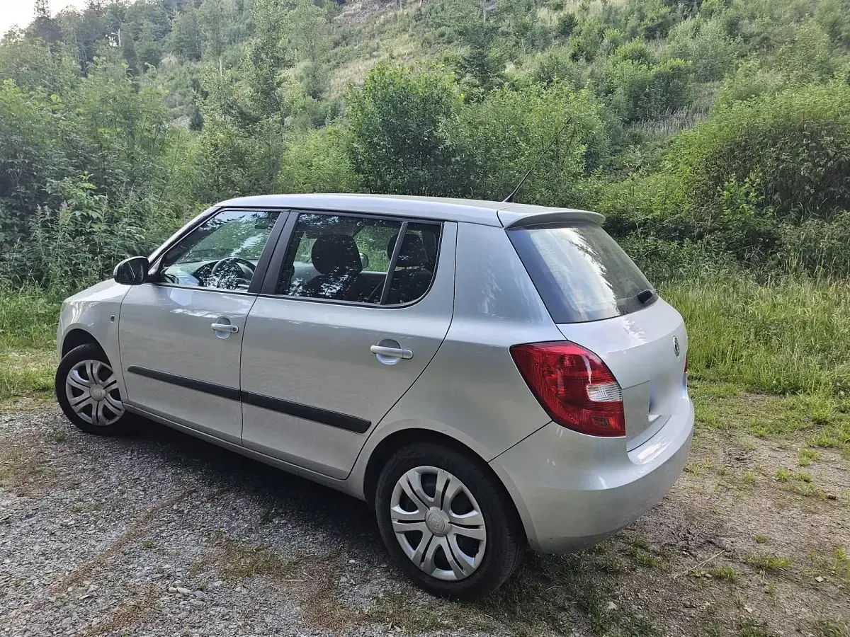 Gebraucht Skoda Fabia 69 PS (50 kW) 2011 Silber Limousine