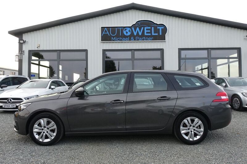 Grau Gebraucht 2021 Peugeot 308 Active Kombi | 13.680 € (Fairer Preis) - Bild 1/4
