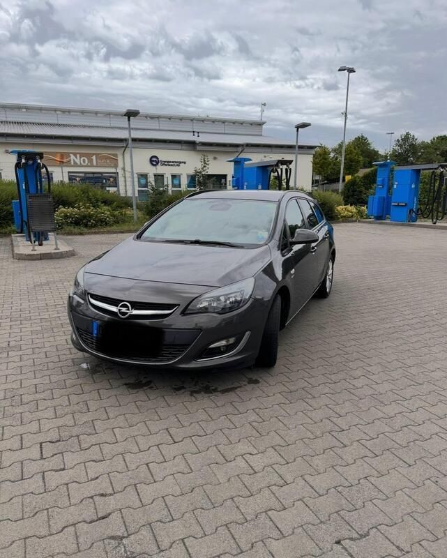 Grau Gebraucht 2013 Opel Astra Kombi | 4.900 € (Fairer Preis) - Bild 1/4
