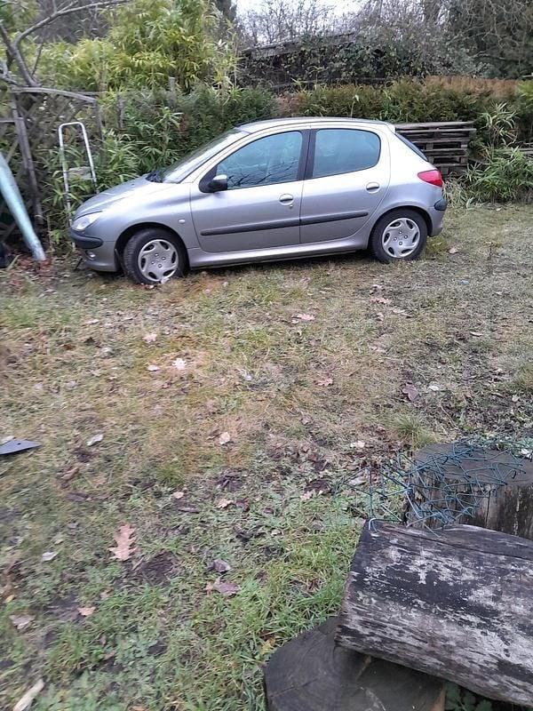 Silber Gebraucht 2003 Peugeot 206 Kleinwagen | 350 € (Superpreis) - Bild 1/2