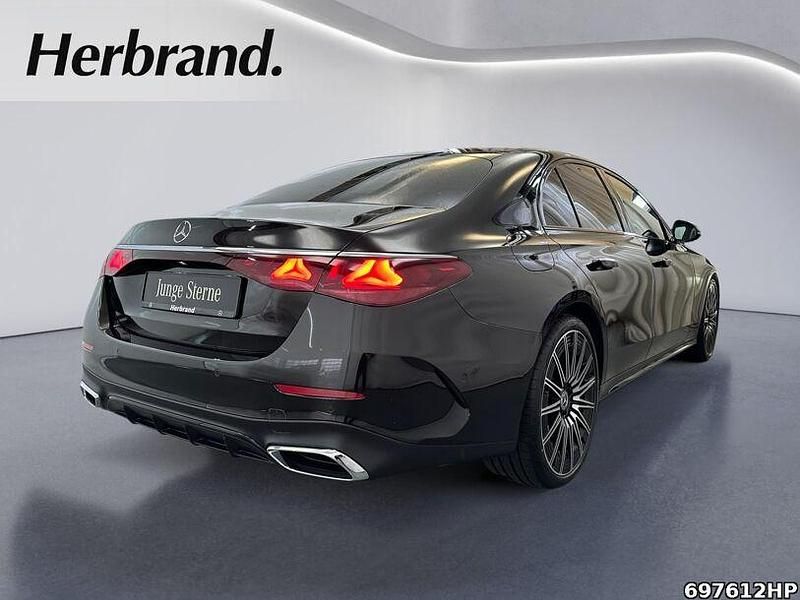 Gebraucht Mercedes E200 AMG 204 PS (150 kW) 2024 Metalliclack obsidianschwarz m Limousine