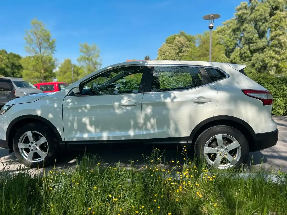 Gebraucht Nissan Qashqai 136 PS (100 kW) 2015 Weiß SUV