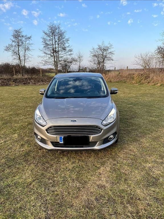 Gebraucht Ford S-MAX Titanium 180 PS (132 kW) 2017 Beige Van / Kleinbus