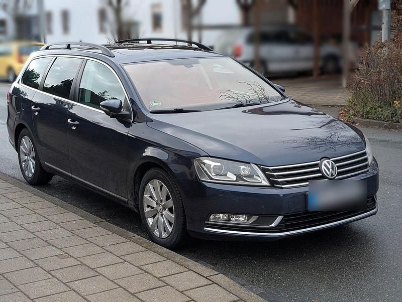 Gebraucht VW Passat 140 PS (102 kW) 2012 Blau Kombi