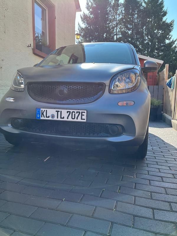 Grau Gebraucht 2017 Smart ForTwo Cabrio Cabrio | 7.990 € (Fairer Preis) - Bild 1/4