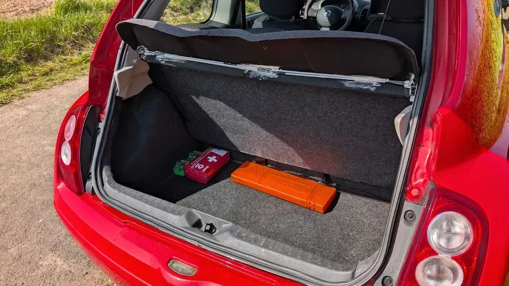 Gebraucht Nissan Micra 65 PS (47 kW) 2009 Rot Limousine