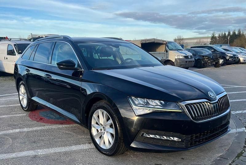 Schwarz Gebraucht 2022 Skoda Superb Kombi | 15.500 € (Superpreis) - Bild 1/4