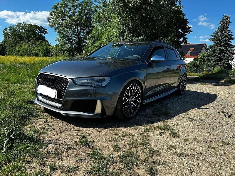 Grau Gebraucht 2015 Audi RS3 Sportback Kleinwagen | 34.500 € (Guter Preis) - Bild 1/4
