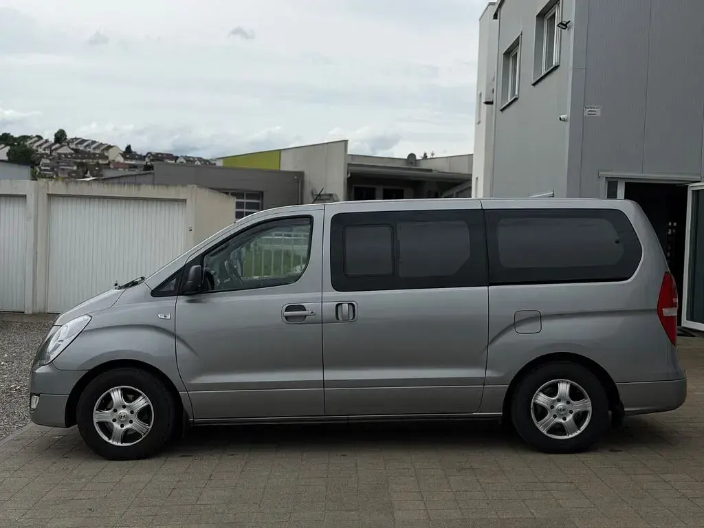 Gebraucht Hyundai H-1 Comfort 136 PS (100 kW) 2014 Hyper metallic / met Van / Kleinbus