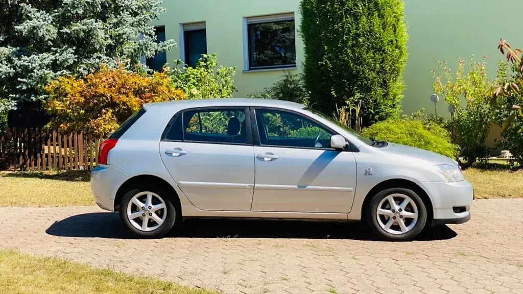 Gebraucht Toyota Corolla Sol 97 PS (71 kW) 2003 Silber Limousine