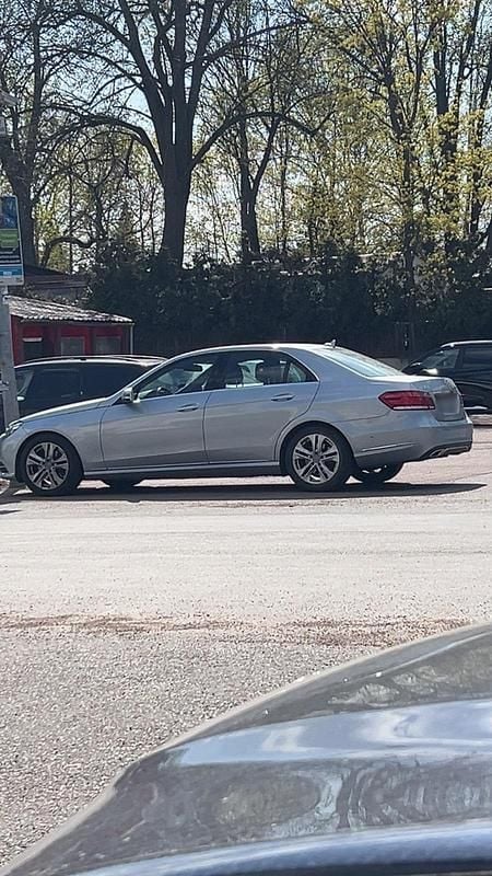 Second-hand Mercedes E300 231 CP (169 kW) 2013 Albastru Berlinǎ