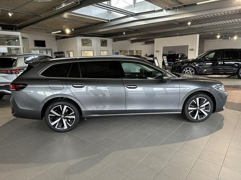 Neu VW Passat Business 150 PS (110 kW) 2025 Grau Limousine