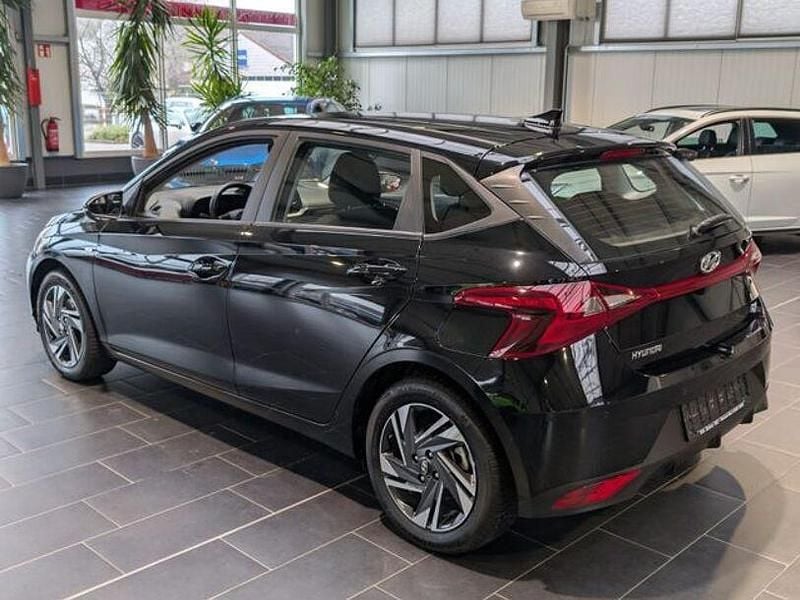 Gebraucht Hyundai i20 Trend 101 PS (74 kW) 2024 Schwarz Limousine