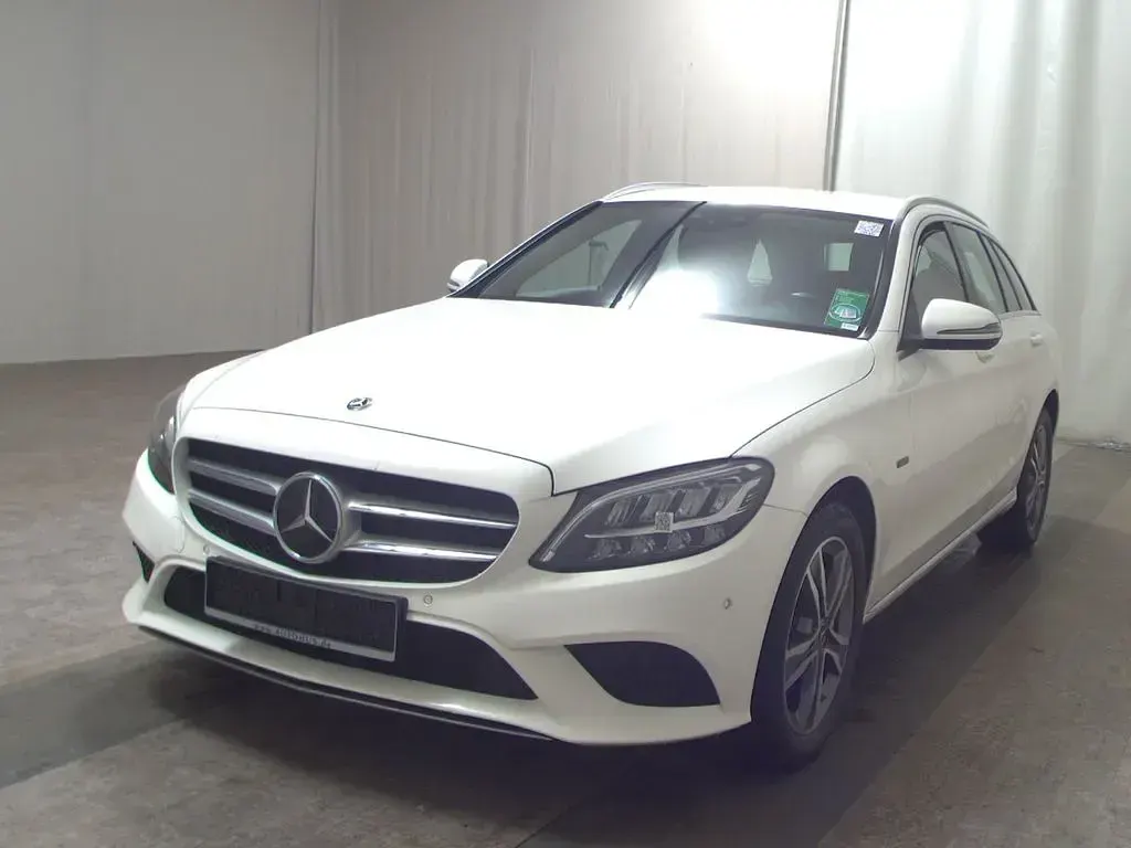 Gebraucht Mercedes C300e Avantgarde 306 PS (225 kW) 2020 Polarweiss unilack Kombi