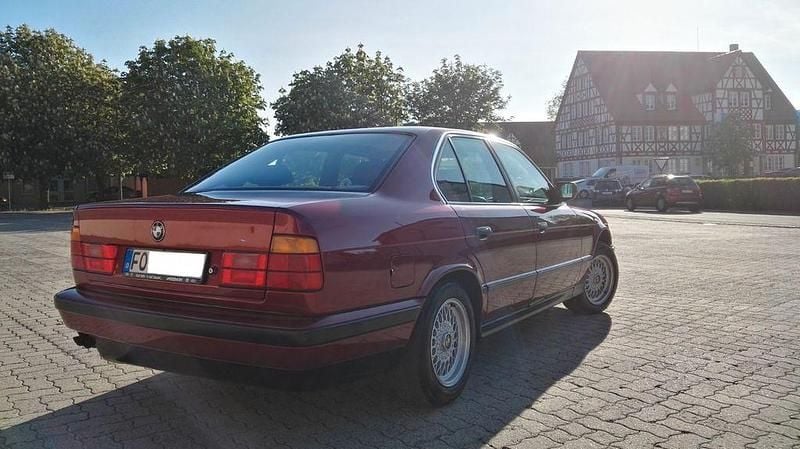 Gebraucht BMW 525 192 PS (141 kW) 1991 Rot Limousine