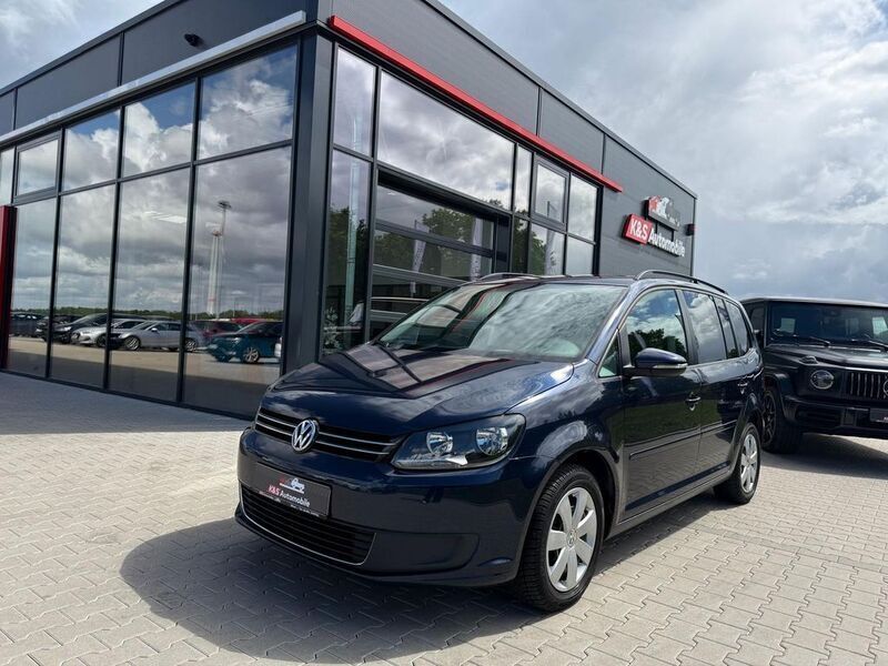 Blau Gebraucht 2013 VW Touran Comfortline Van / Kleinbus | 7.390 € (Fairer Preis) - Bild 1/4
