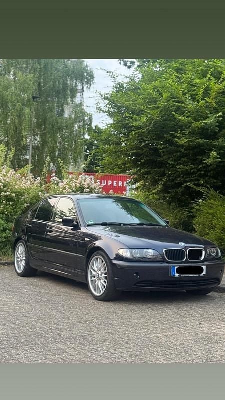Blau Gebraucht 2004 BMW 320 Limousine | 1.800 € (Superpreis) - Bild 1/4
