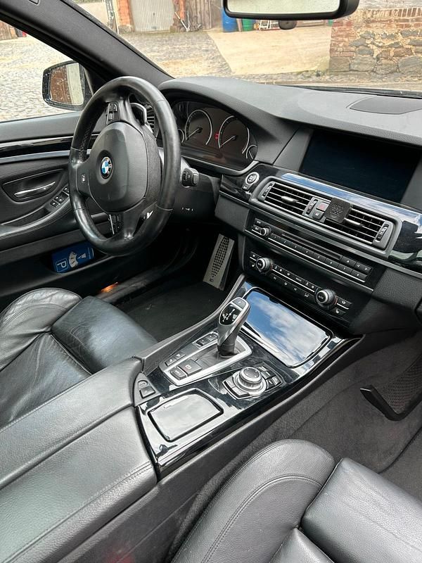 Gebraucht BMW 525 217 PS (159 kW) 2013 Blau Kombi