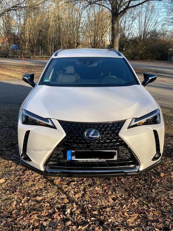 Weiß Gebraucht 2021 Lexus UX 250h SUV | 28.989 € (Fairer Preis) - Bild 1/4