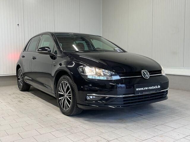 Gebraucht VW Golf VII Join 125 PS (91 kW) 2018 Deep black perleffekt (metallic) Limousine