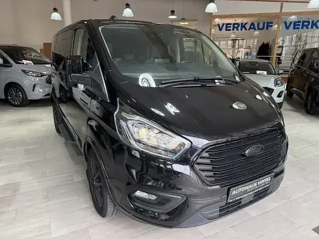 Gebraucht Ford Tourneo Custom Titanium 185 PS (136 kW) 2021 Schwarz Van