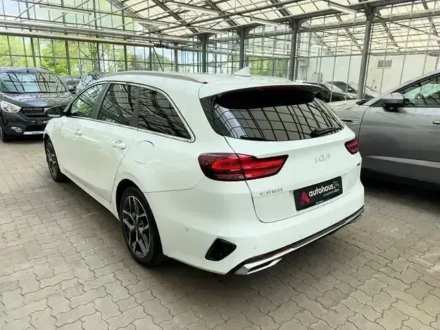 Gebraucht Kia Ceed Platinum Edition 141 PS (103 kW) 2023 Weiß Kleinwagen