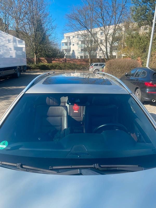 Gebraucht Mercedes E350 Avantgarde 231 PS (169 kW) 2011 Gold Limousine