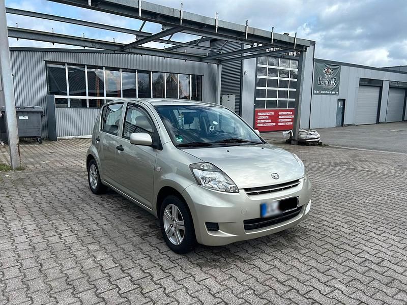 Gebraucht Daihatsu Sirion 70 PS (51 kW) 2009 Silber Kleinwagen