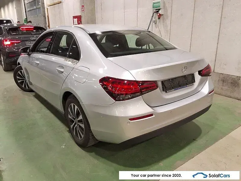 Gebraucht Mercedes A180 116 PS (85 kW) 2020 Silber Limousine