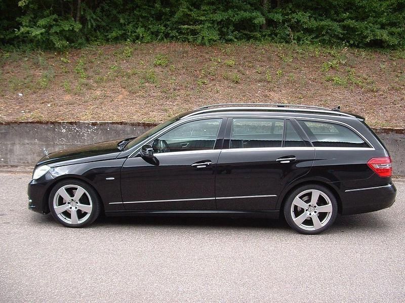Gebraucht Mercedes E220 Avantgarde 170 PS (125 kW) 2011 Schwarz Kombi