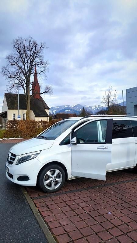 Weiß Gebraucht 2017 Mercedes V250 Van / Kleinbus | 35.999 € (Superpreis) - Bild 1/4