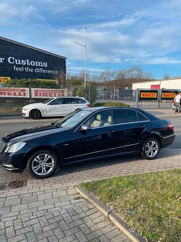 Gebraucht Mercedes E350 Elegance 231 PS (169 kW) 2010 Blau Limousine