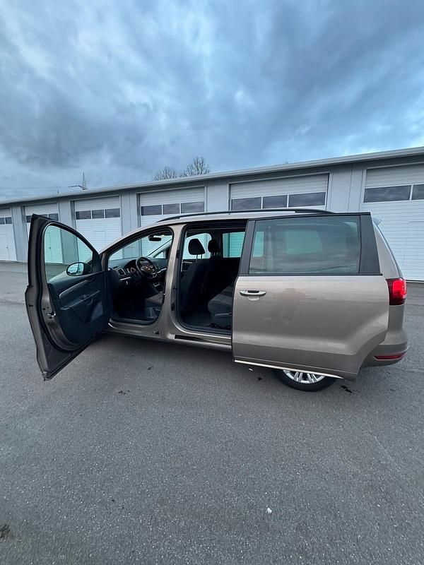 Gebraucht VW Sharan Comfortline 150 PS (110 kW) 2015 Gelb Van / Kleinbus