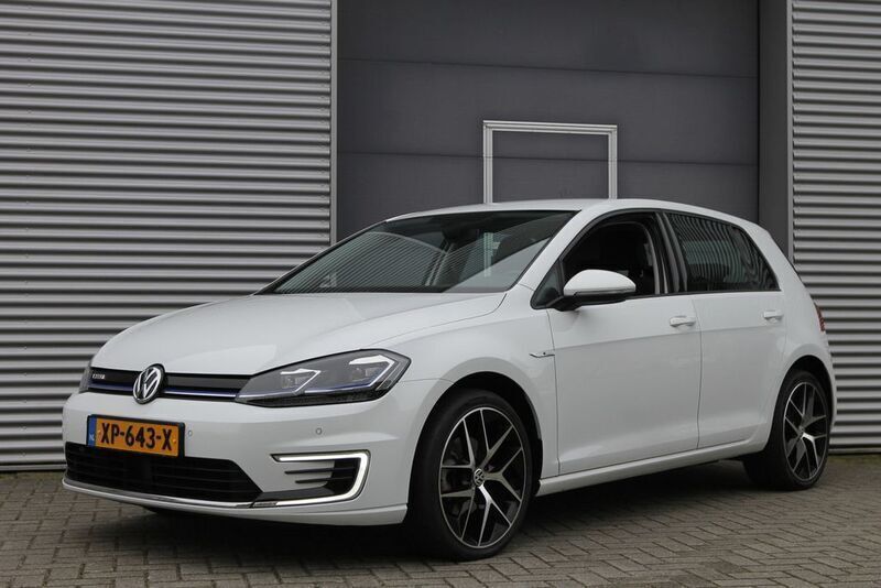 Weiß Gebraucht 2019 VW e-Golf Kleinwagen | 17.999 € (Teuer) - Bild 1/4