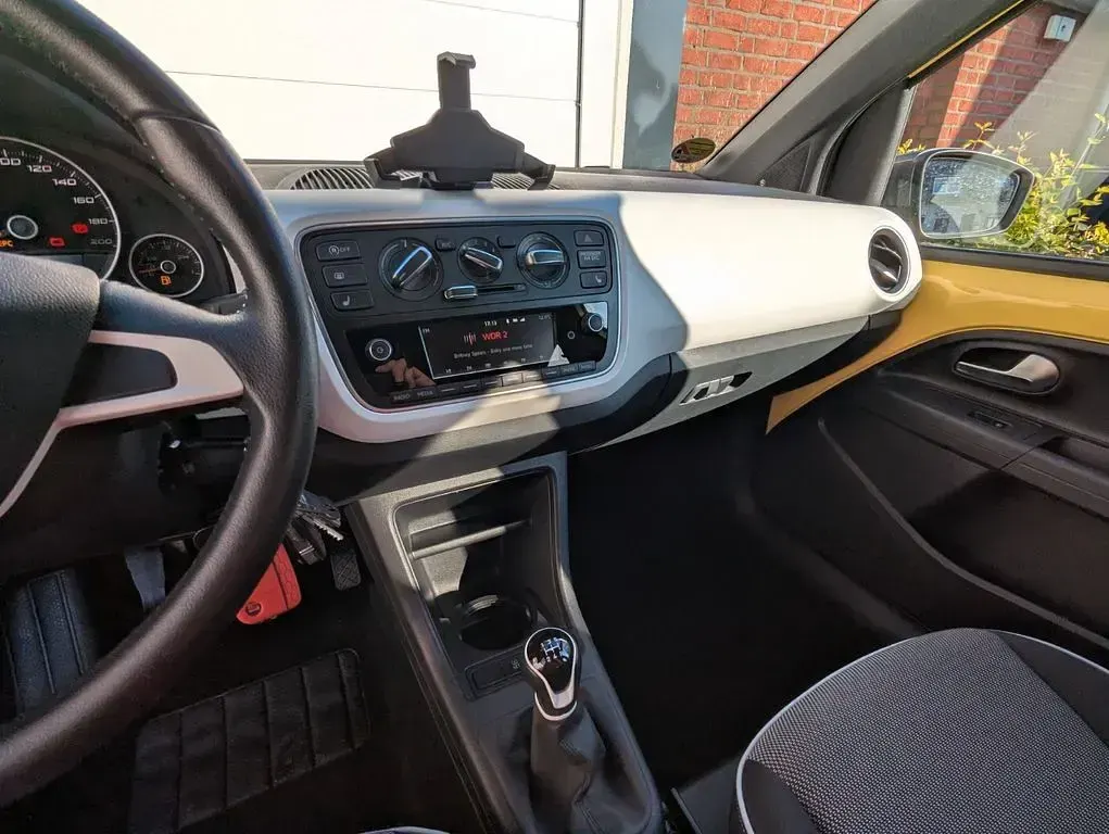 Używany Seat Mii Chic 75 KM (55 kW) 2019 Żółty Hatchback