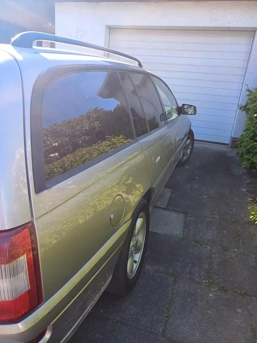 Second-hand Opel Omega 220 CP (161 kW) 2002 Andere farben Break