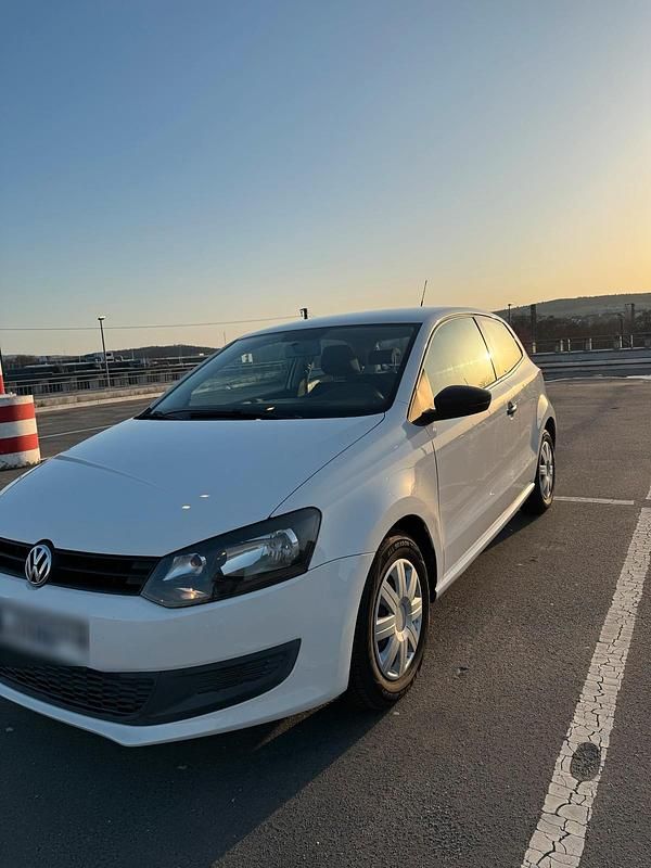Gebraucht VW Polo 60 PS (44 kW) 2010 Weiß Kleinwagen